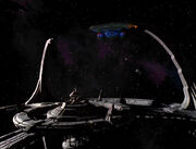 USS Leeds dockt an Deep Space 9