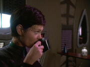 Ezri Dax trinkt Fanalianischen Tee