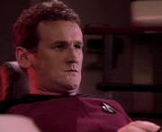 O'Brien procédant à la jonction du module soucoupe en 2364