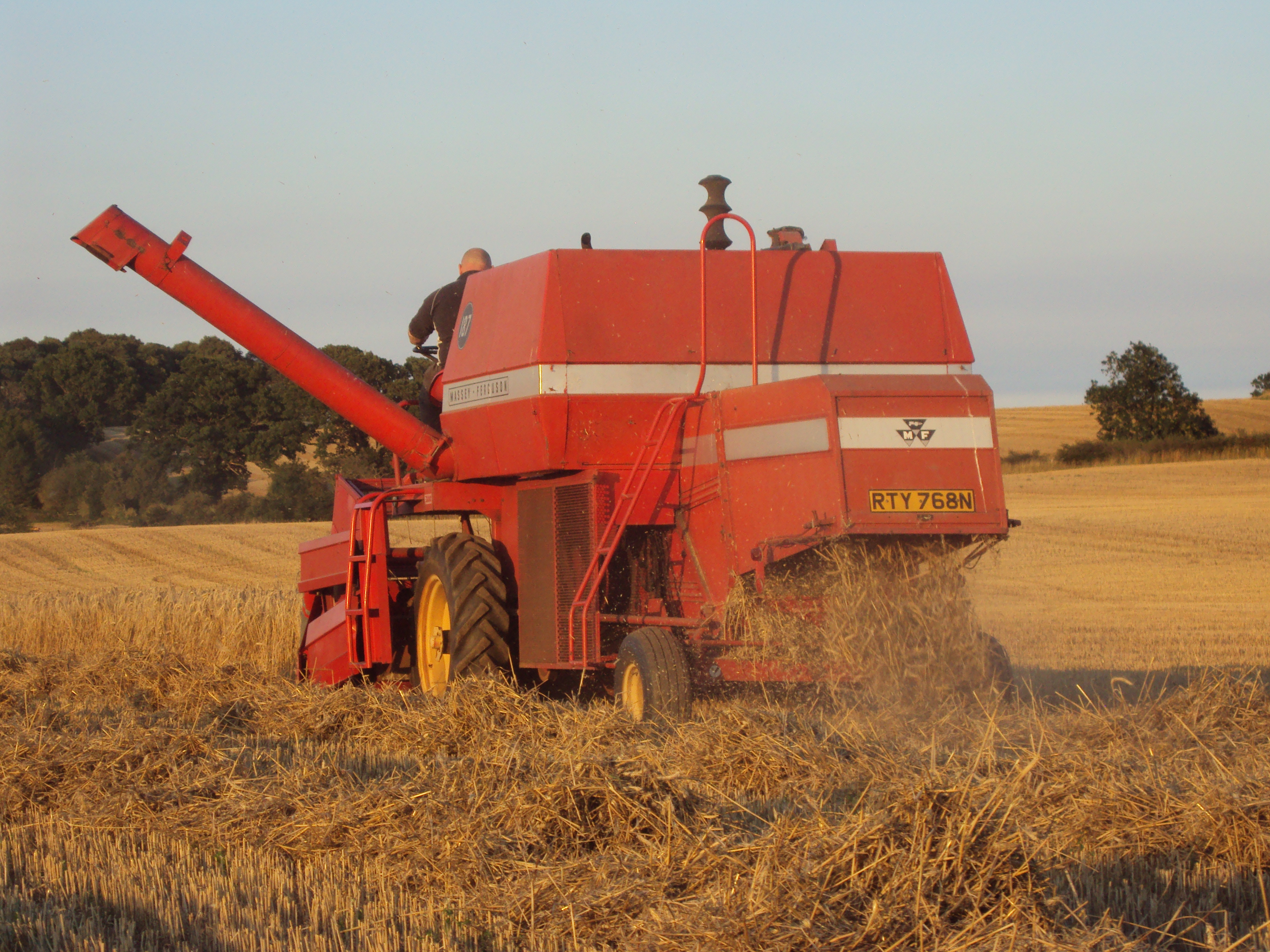 Massey Ferguson 187 Combine Harvester - Tractor & Construction Plant