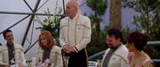 Picard hält Toast auf Hochzeit