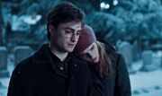 Harry e Hermione al cimitero di Godric's Hollow