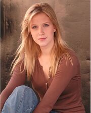 Jessy-Schram-photo-001