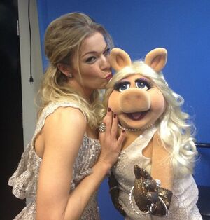 LEANN-RIMES-MISS-PIGGY