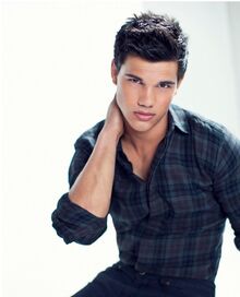 Uhq-megasized-taylor-lautner-jacob-twilight-twilight-1792055718
