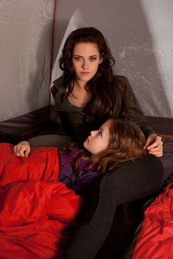 Breaking-dawn2-mackenzie-kristen
