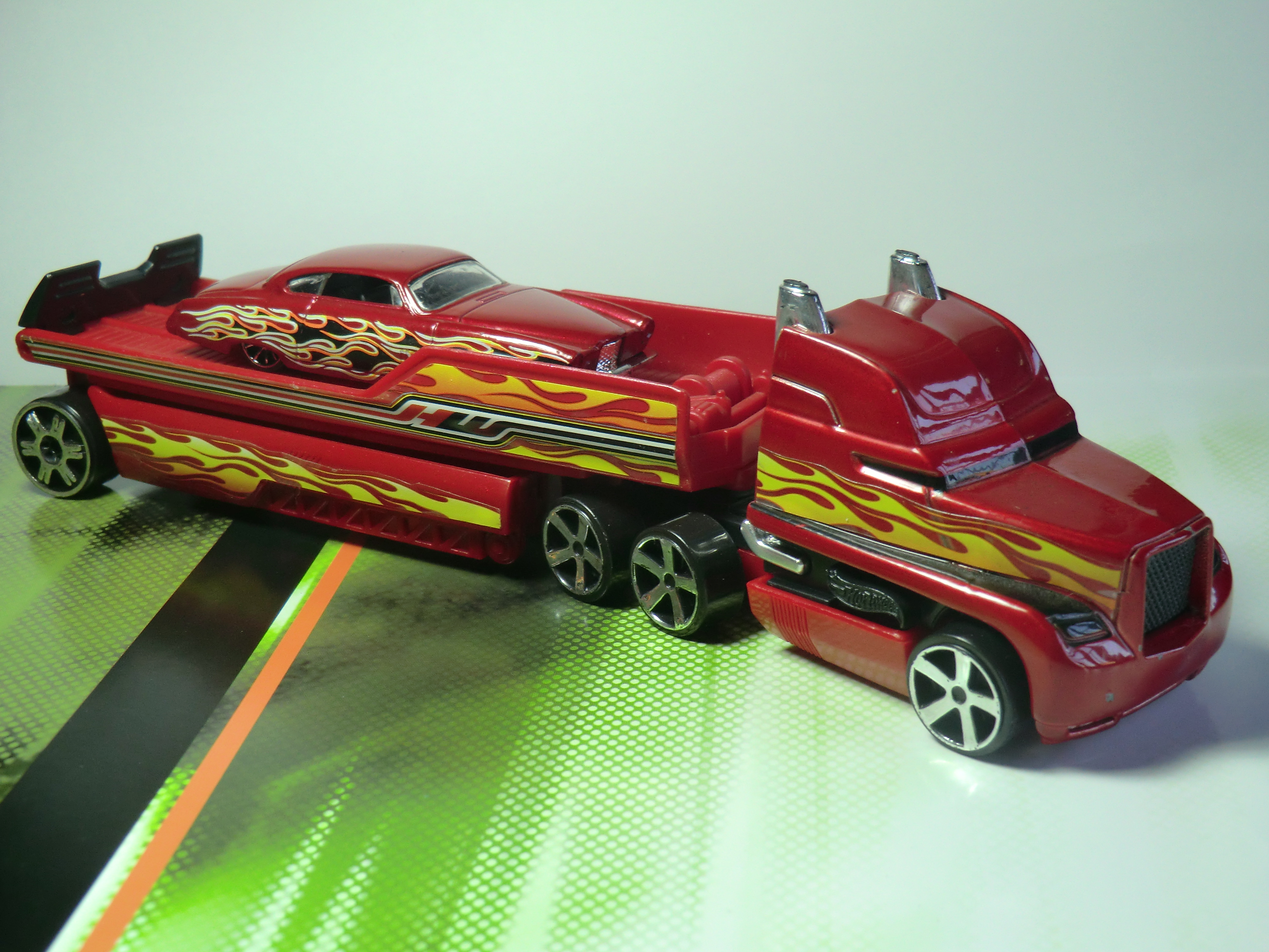 Truckin' Transporter (K0439) - Hot Wheels Wiki